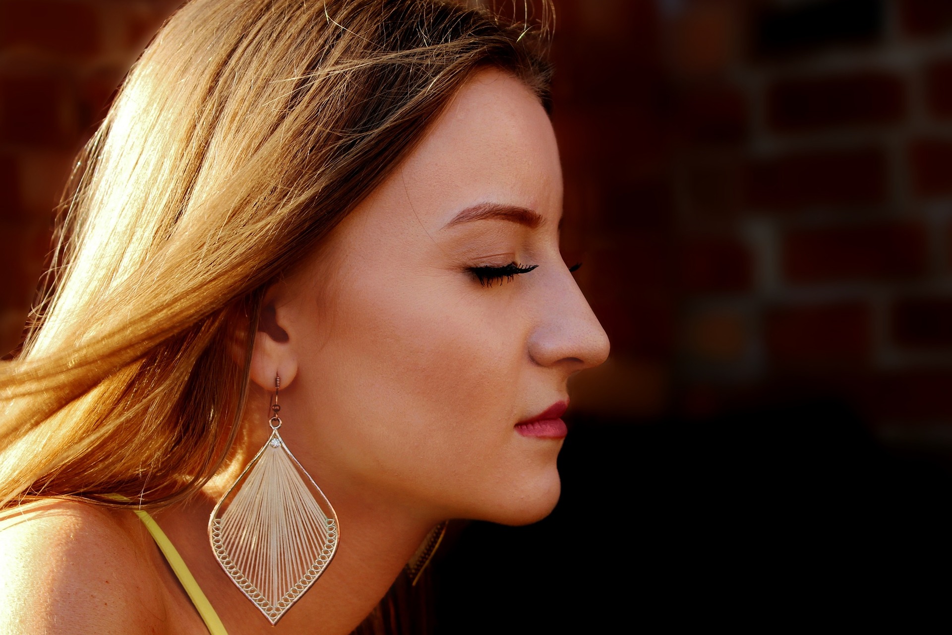 woman-1049070_1920